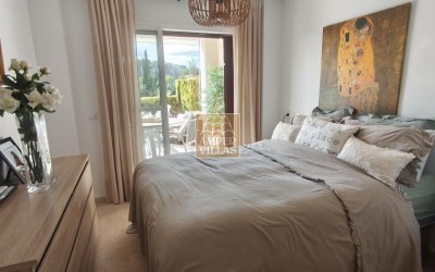 Precioso apartamento de planta baja con terraza grande.